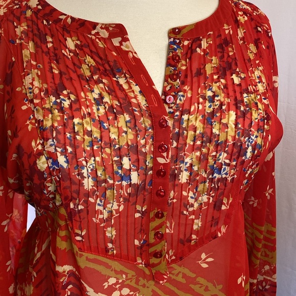 Floral Top with Long Sleeves - Picture 4 of 9